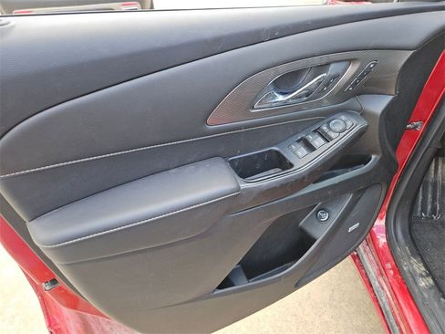 Used 2023 Chevrolet Traverse Premier image 14