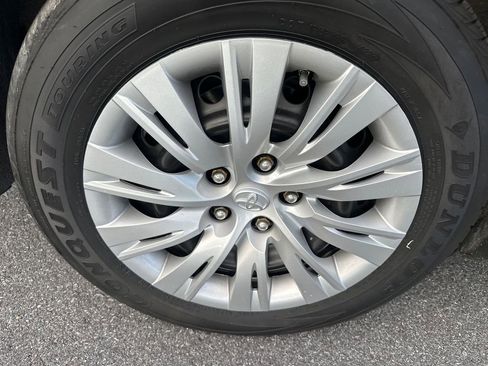 Used 2013 Toyota Camry LE image 12