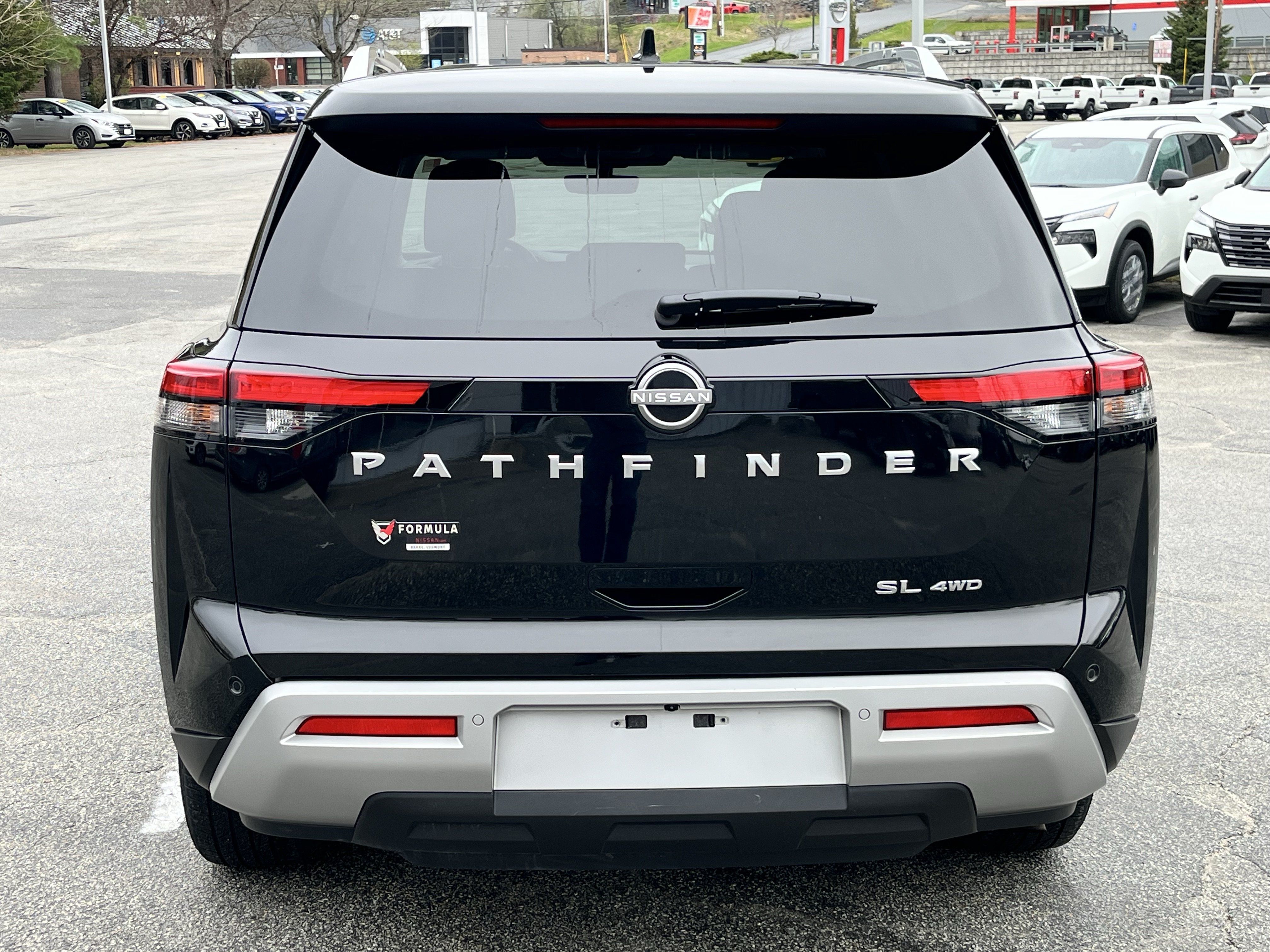 Used 2025 Nissan Pathfinder SL AWD/4WD image 6