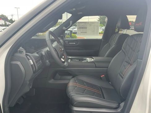New 2025 Nissan Armada PRO-4X AWD/4WD image 13