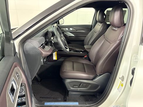 New 2026 Ford Explorer Platinum image 30