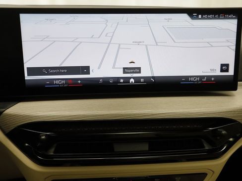 Certified 2025 BMW 330i xDrive Sedan w/ Convenience Package image 9