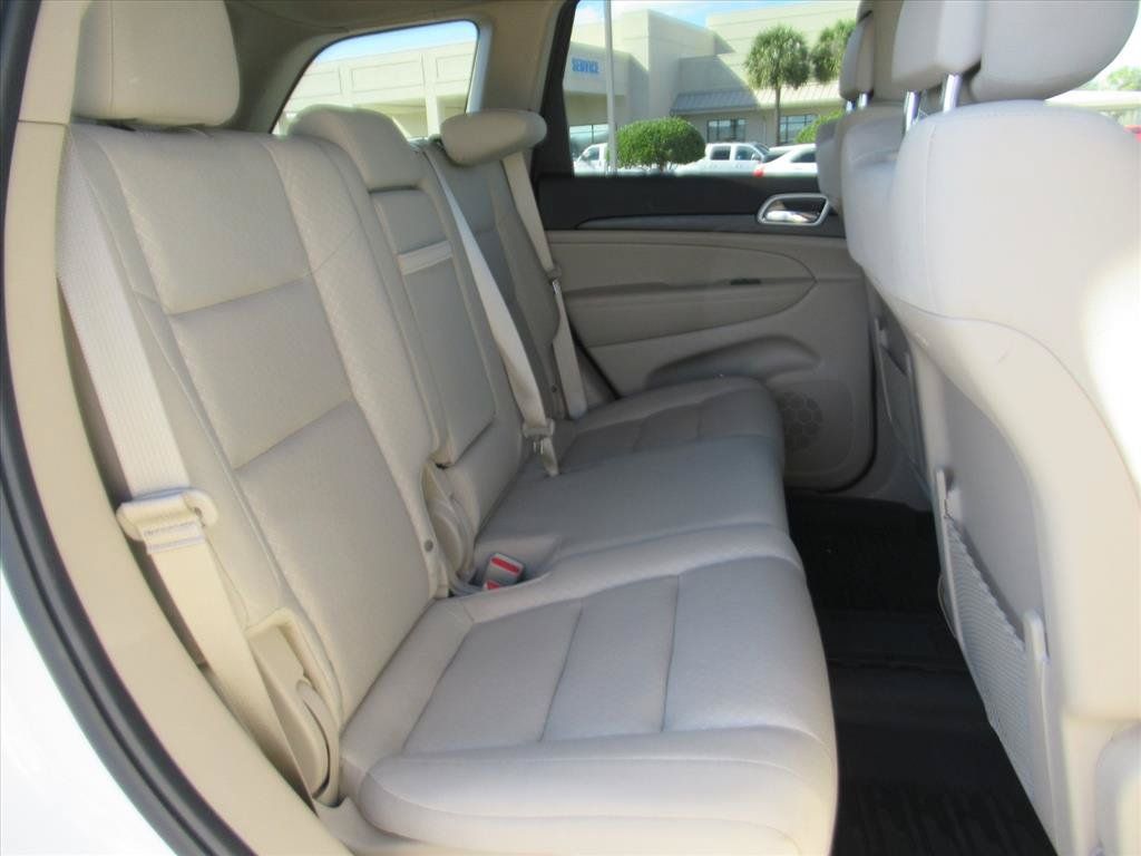 Used 2022 Jeep Grand Cherokee Laredo E AWD/4WD image 28