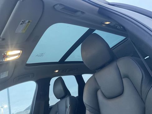 Certified 2023 Volvo XC60 B5 Plus w/ Climate Package image 21