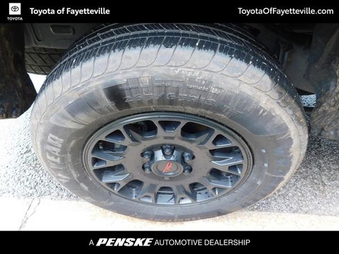 Used 2025 Toyota Tacoma SR5 AWD/4WD image 7