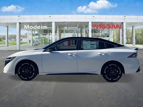 New 2027 Nissan Sentra SR w/ Floor Mat Package FWD image 2