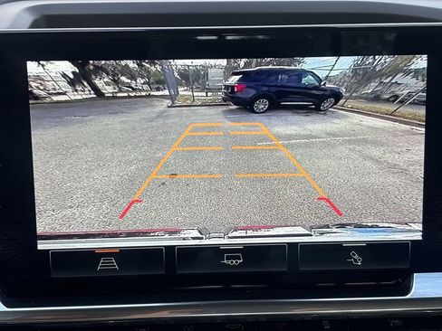 Used 2025 GMC Sierra 1500 Elevation w/ Preferred Package image 16