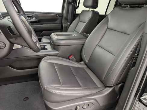 Used 2023 Chevrolet Suburban Z71 w/ Luxury Package image 5