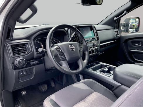Used 2024 Nissan Titan SV RWD image 17