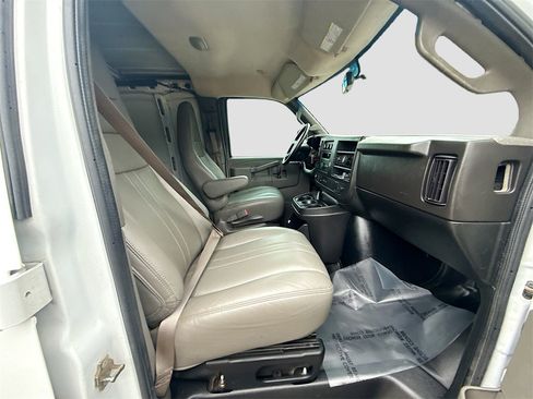 Used 2022 Chevrolet Express 2500 w/ Driver Convenience Package image 24
