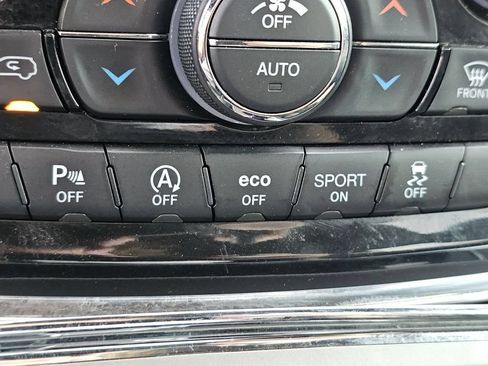 Used 2021 Jeep Grand Cherokee Laredo X AWD/4WD image 9