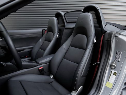 Used 2025 Porsche 718 Boxster image 5