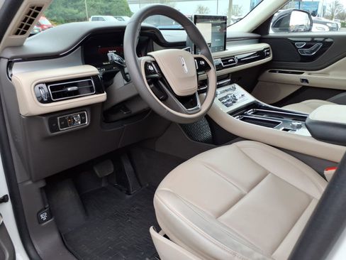Used 2023 Lincoln Aviator AWD w/ Premium Package image 14
