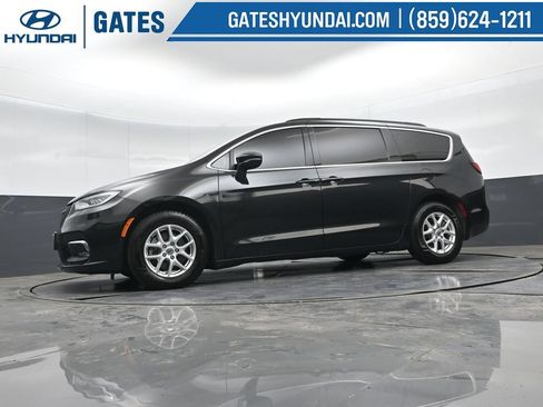 Used 2022 Chrysler Pacifica Touring-L w/ Uconnect Theater Family Group FWD image 47