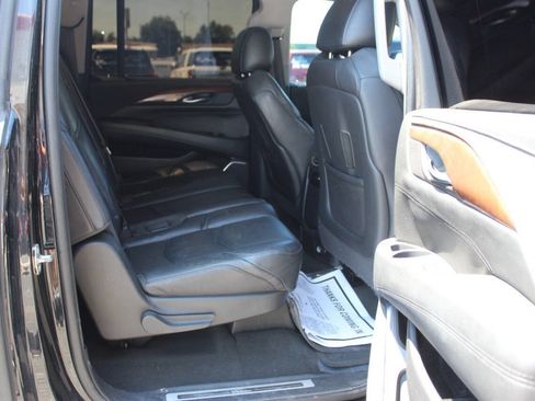 Used 2016 Cadillac Escalade ESV Luxury RWD image 11
