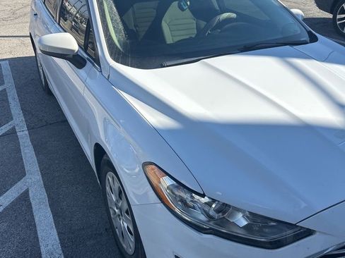 Used 2019 Ford Fusion S image 2