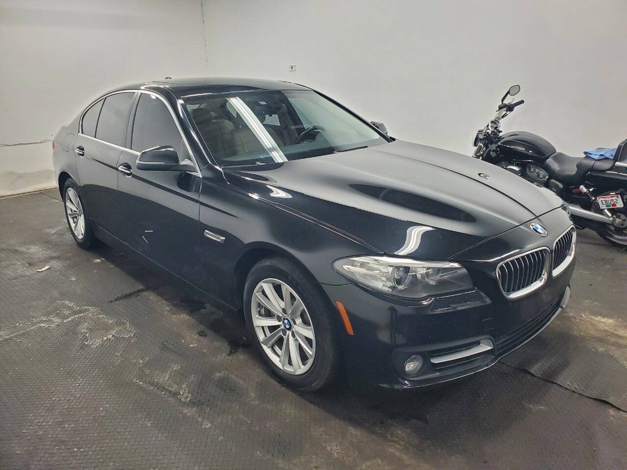 Used 2015 BMW 528i xDrive Sedan AWD/4WD image 3