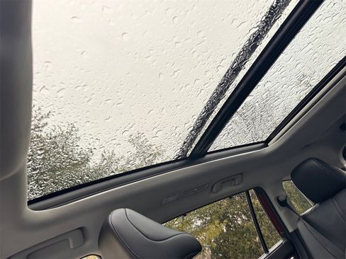 Used 2024 Toyota Highlander Platinum image 26