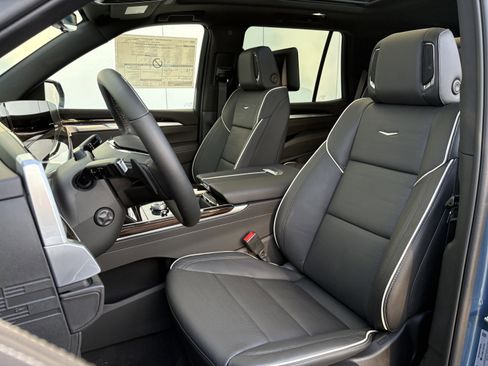 New 2026 Cadillac Escalade Luxury image 12