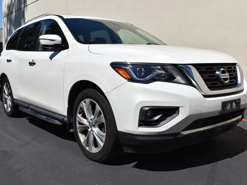Used 2018 Nissan Pathfinder SL w/ SL Premium Package FWD image 3