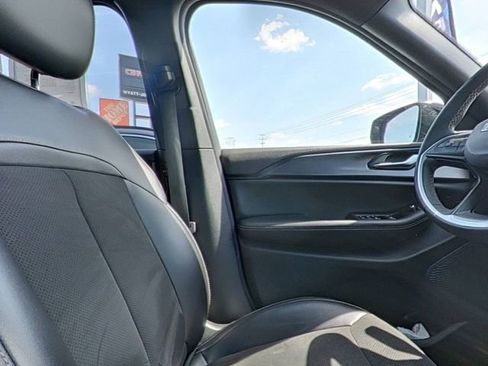 Used 2023 Jeep Grand Cherokee L Laredo image 28