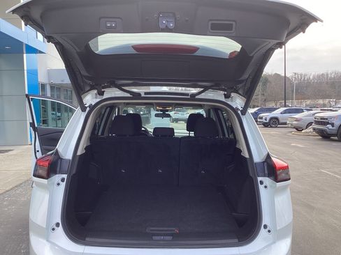 Used 2025 Nissan Rogue SV image 20