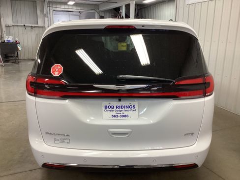 New 2026 Chrysler Pacifica Select AWD/4WD image 4