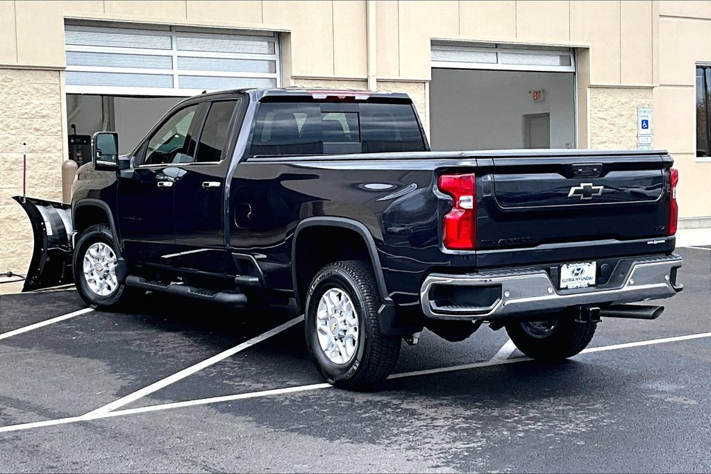 Used 2024 Chevrolet Silverado 2500 LTZ w/ LTZ Convenience Package AWD/4WD image 11