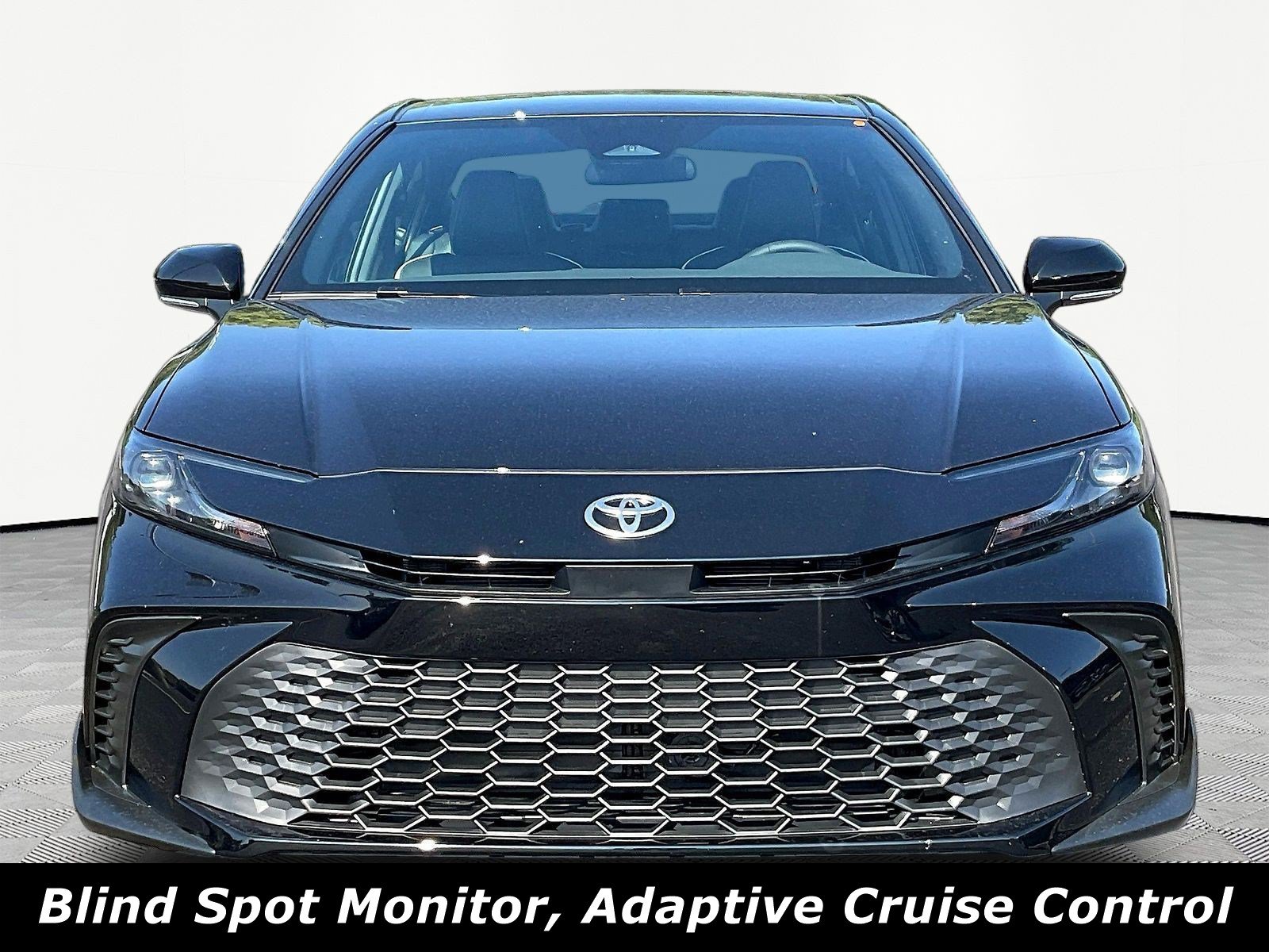 Used 2026 Toyota Camry SE AWD/4WD image 2