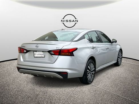 Used 2024 Nissan Altima 2.5 SV image 5