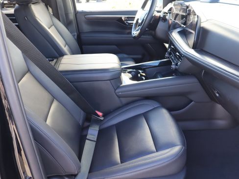 Certified 2025 Chevrolet Suburban Z71 w/ Sun And Tow Package image 39