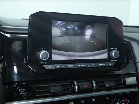 Certified 2025 Nissan Pathfinder SV FWD image 22