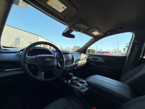 Used 2023 Chevrolet Traverse LT image 17