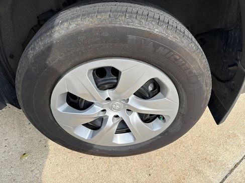 Used 2023 Toyota RAV4 LE AWD/4WD image 13