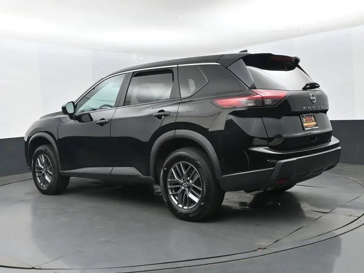 Used 2024 Nissan Rogue S FWD image 7