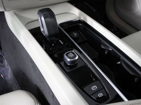 Certified 2023 Volvo XC60 B5 Core w/ Climate Package image 15