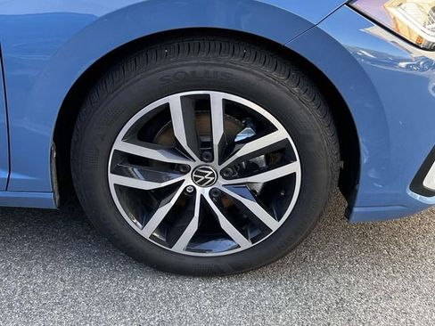 Used 2025 Volkswagen Jetta SE FWD image 9
