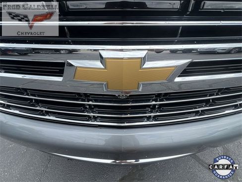 Used 2021 Chevrolet Suburban LT w/ LT Signature Package image 31