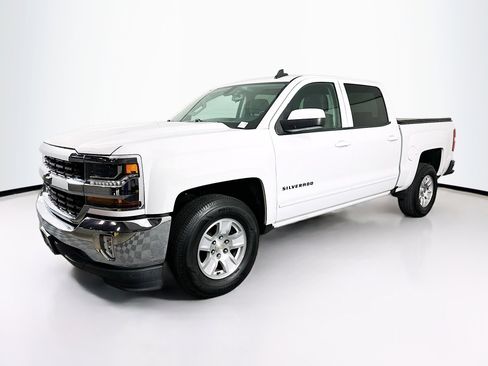 Used 2018 Chevrolet Silverado 1500 LT w/ LT Eassist Package image 3