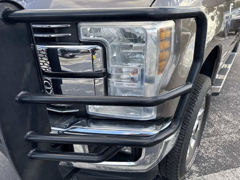 Used 2018 Ford F250 Lariat w/ Chrome Package image 12