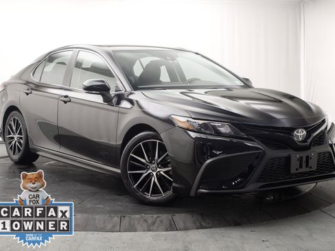 Used 2023 Toyota Camry SE w/ Blackout Package (TMS) AWD/4WD image 1