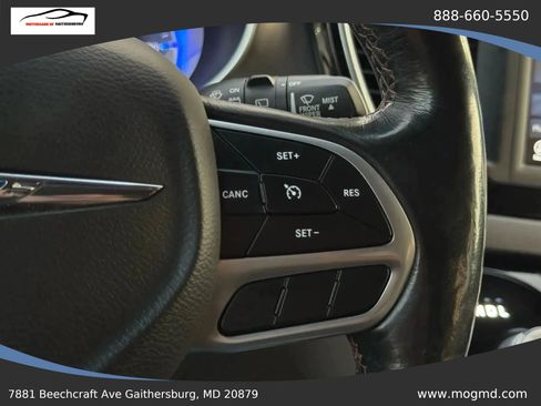 Used 2017 Chrysler Pacifica Touring-L FWD image 44