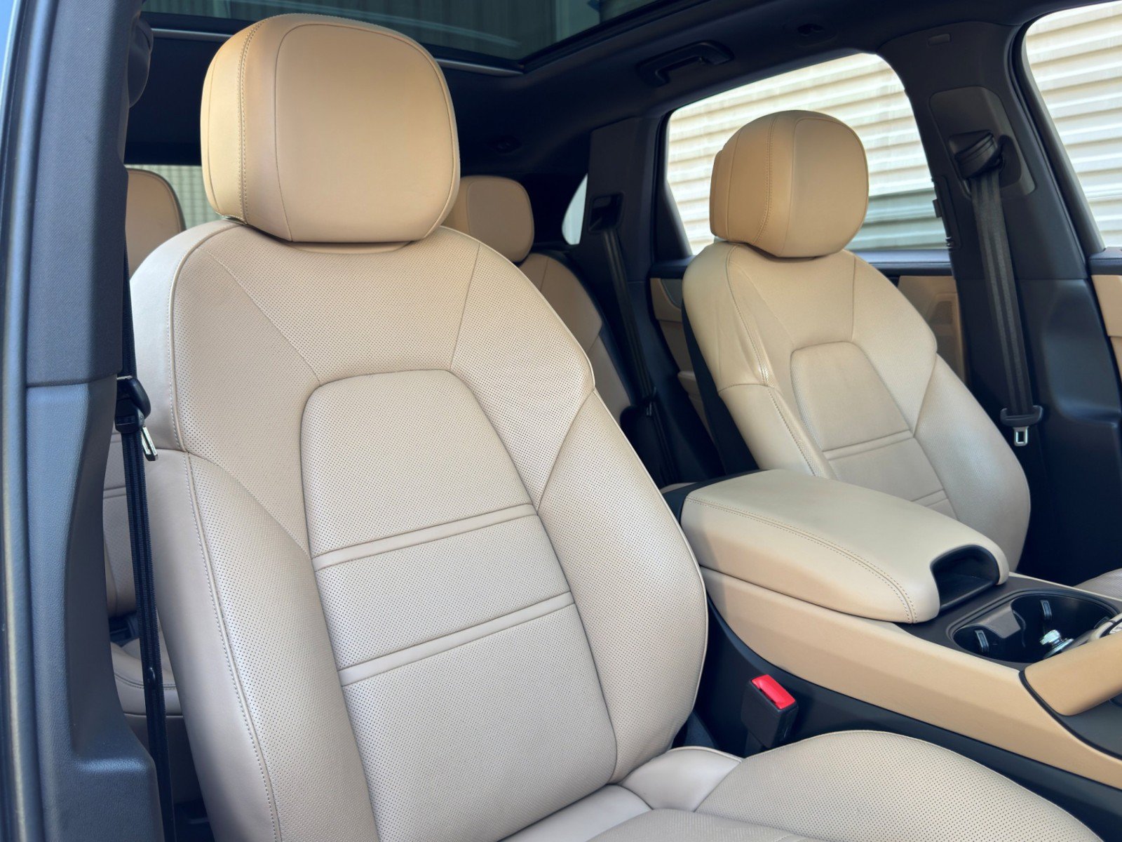 Used 2024 Porsche Cayenne AWD/4WD image 40