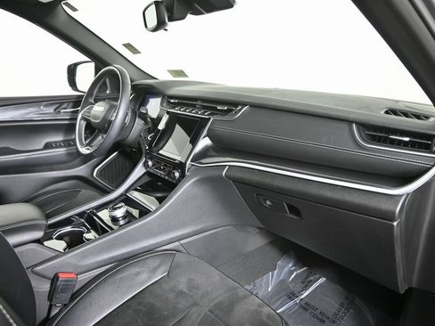 Used 2022 Jeep Grand Cherokee Altitude image 14