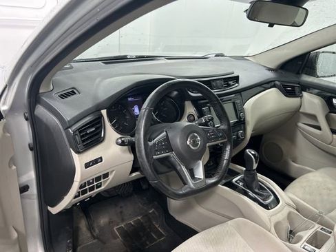 Used 2019 Nissan Rogue Sport SV w/ Technology Package FWD image 12