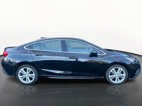Used 2018 Chevrolet Cruze Premier w/ Premier True North Edition FWD image 2