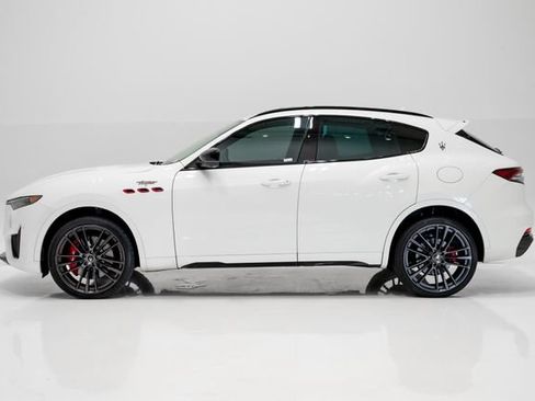 Used 2022 Maserati Levante Trofeo AWD/4WD image 31