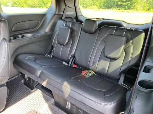 New 2025 Chrysler Pacifica Select w/ Fav Edition Package FWD image 27