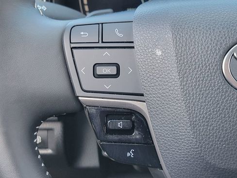 Used 2025 Toyota Camry SE image 5