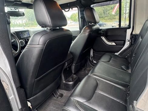 Used 2014 Jeep Wrangler Unlimited Rubicon w/ Connectivity Group image 12